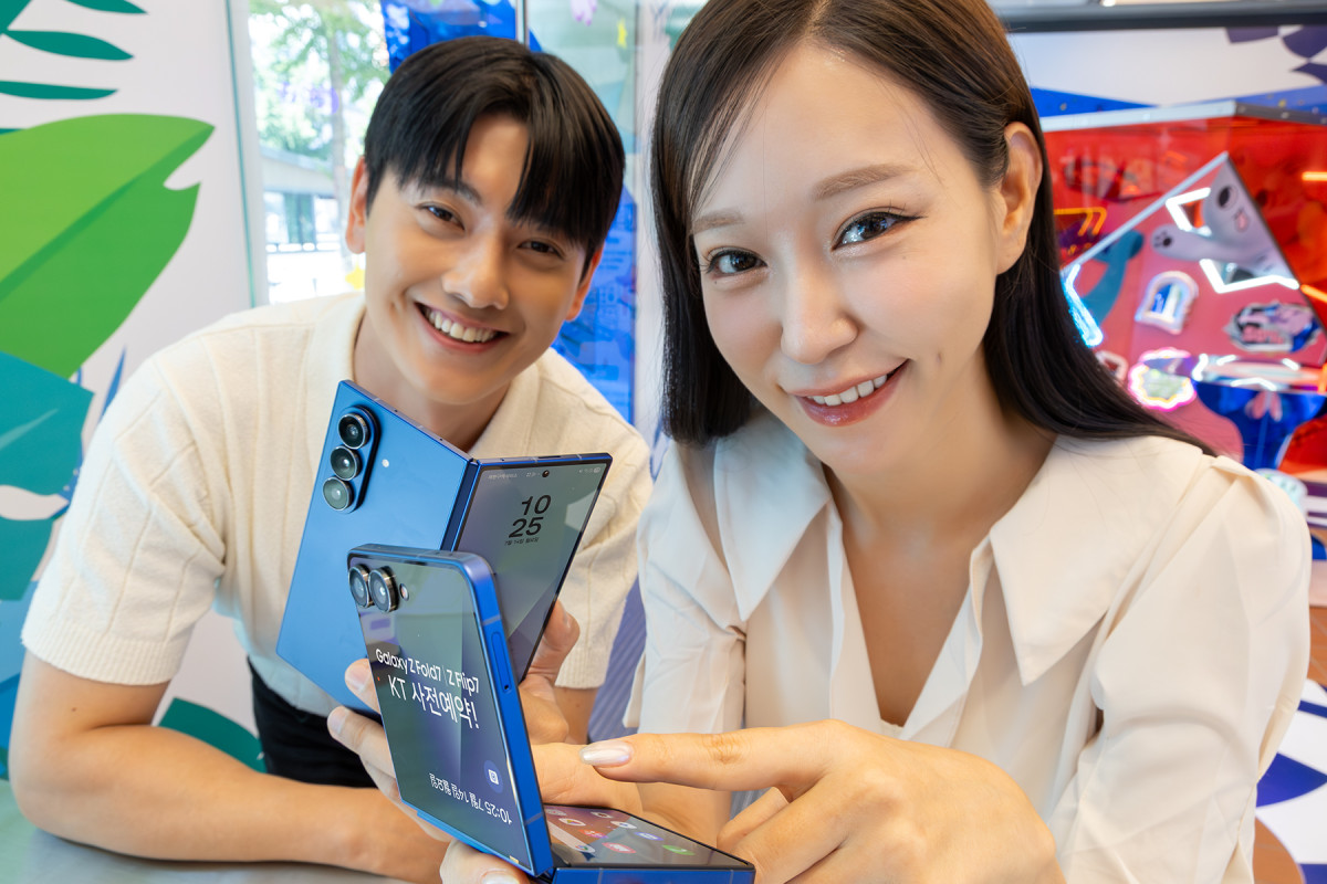▲KT가 삼성전자의 새로운 폴더블 스마트폰 '갤럭시 Z 폴드7·Z플립7' 사전예약을 15일부터 21일 진행한다고 이날 밝혔다. (사진제공=KT)
