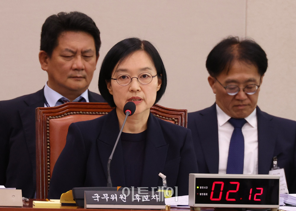 ▲한성숙 중소벤처기업부 장관 후보자가 15일 서울 여의도 국회 산업통상자원중소벤처기업위원회 전체회의에서 열린 인사청문회에서 의원 질의에 답하고 있다. 고이란 기자 photoeran@