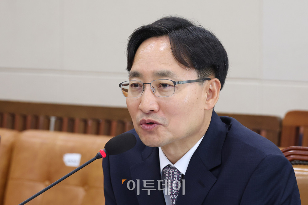 ▲임광현 국세청장 후보자가 15일 서울 여의도 국회 기획재정위원회 전체회의에서 열린 인사청문회에서 의원 질의에 답하고 있다. 고이란 기자 photoeran@