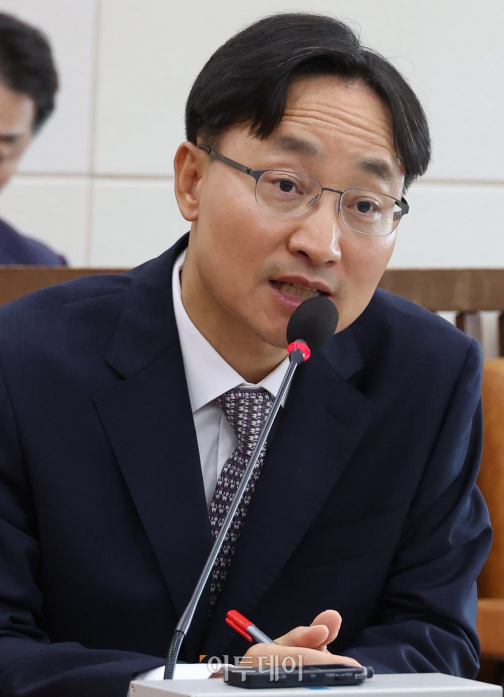 ▲임광현 국세청장 후보자가 15일 서울 여의도 국회 기획재정위원회 전체회의에서 열린 인사청문회에서 의원 질의에 답하고 있다. 고이란 기자 photoeran@