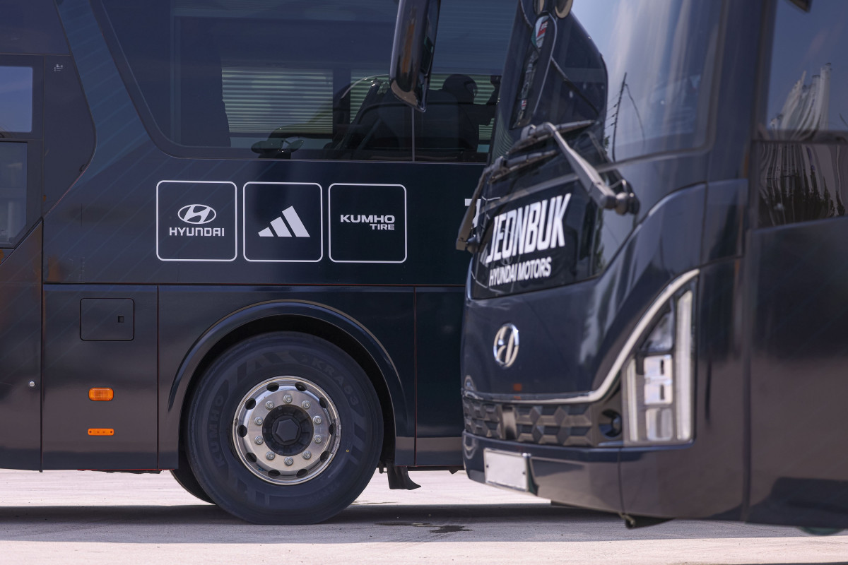 ▲금호타이어의 지능형 타이어 정보 관리 시스템이 설치된 전북현대모터스 선수단 버스 (사진=금호타이어)