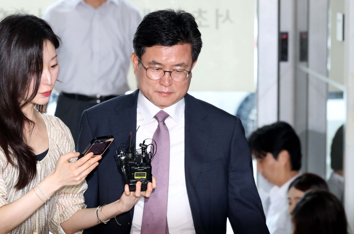 ▲강의구 전 대통령비서실 부속실장이 16일 서울 서초구 채상병 특검 사무실에 참고인 신분으로 출석하고 있다. 신태현 기자 holjjak@