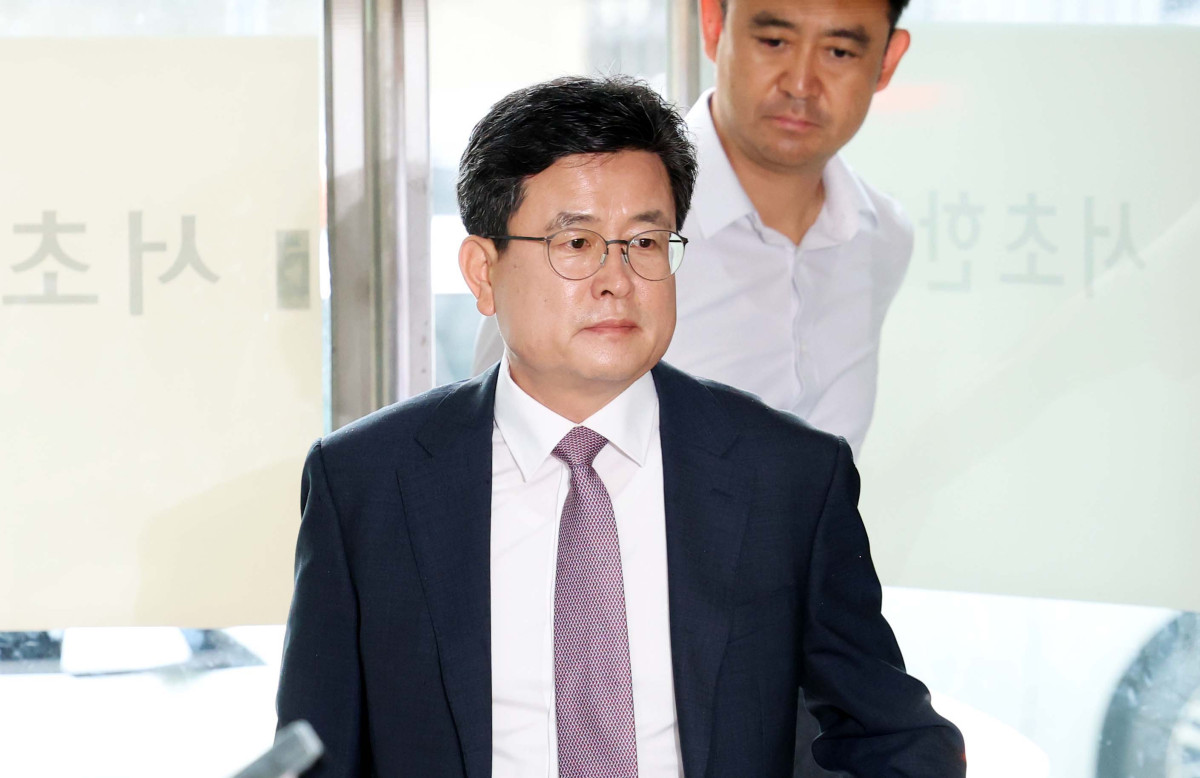 ▲강의구 전 대통령비서실 부속실장이 16일 서울 서초구 채상병 특검 사무실에 참고인 신분으로 출석하고 있다. 신태현 기자 holjjak@