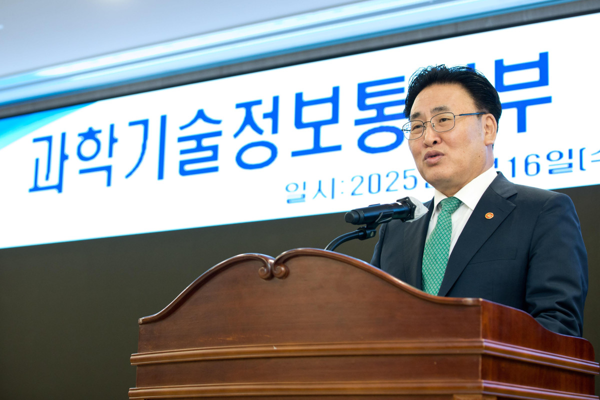 ▲유상임 과학기술정보통신부 장관이 16일 세종 과기정통부 청사에서 열린 이임식에서 이임사를 하고 있다. (사진제공=연합뉴스)