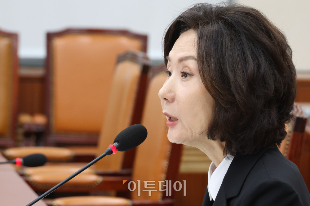 ▲이진숙 사회부총리 겸 교육부 장관 후보자가 16일 서울 여의도 국회 교육위원회에서 열린 인사청문회에서 의원 질의에 답하고 있다. 고이란 기자 photoeran@