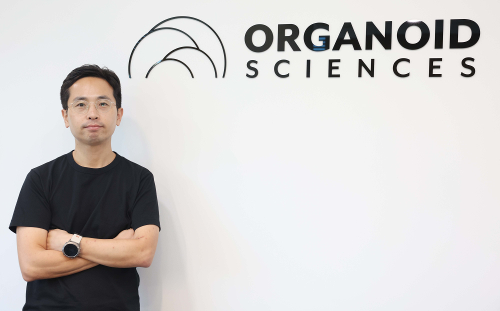 ▲유종만 오가노이드사이언스 대표가 11일 경기 성남시 오가노이드사이언스에서 이투데이와 인터뷰에 앞서 포즈를 취하고 있다. (신태현 기자 holjjak@)