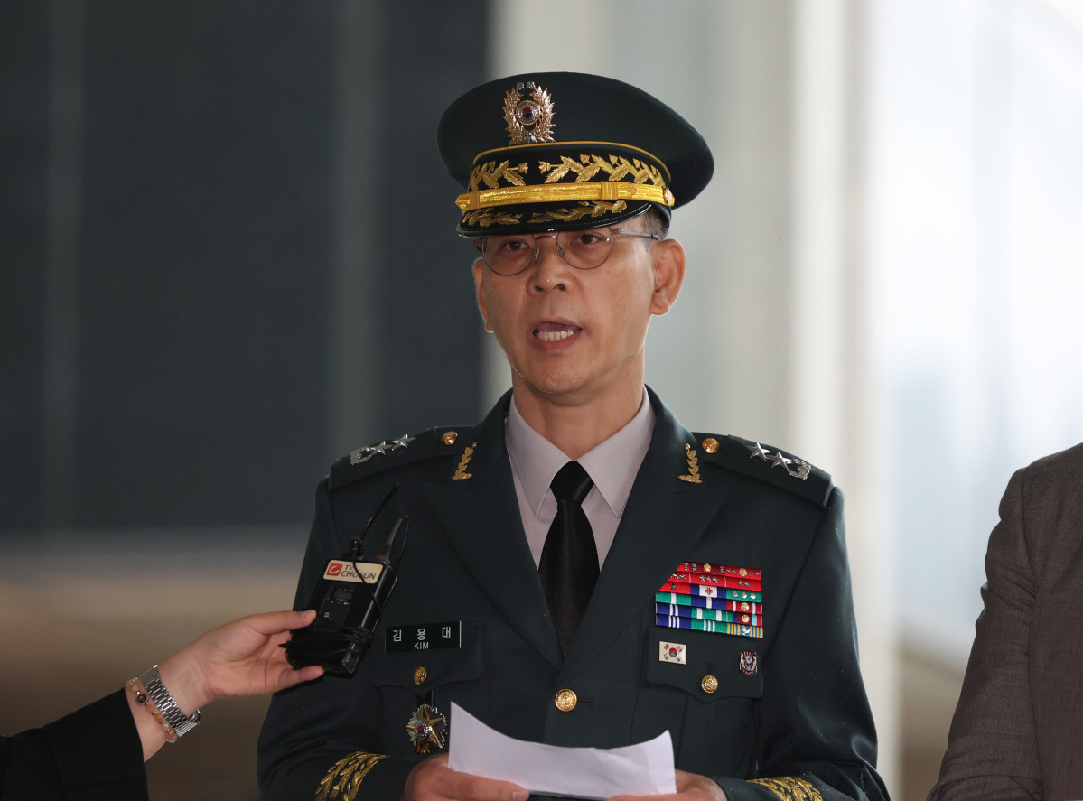 ▲김용대 드론작전사령관이 17일 서울 서초구 서울고등법원에 마련된 조은석 내란 특검 사무실에 피의자 신분으로 출석, 입장을 밝히고 있다. (뉴시스)