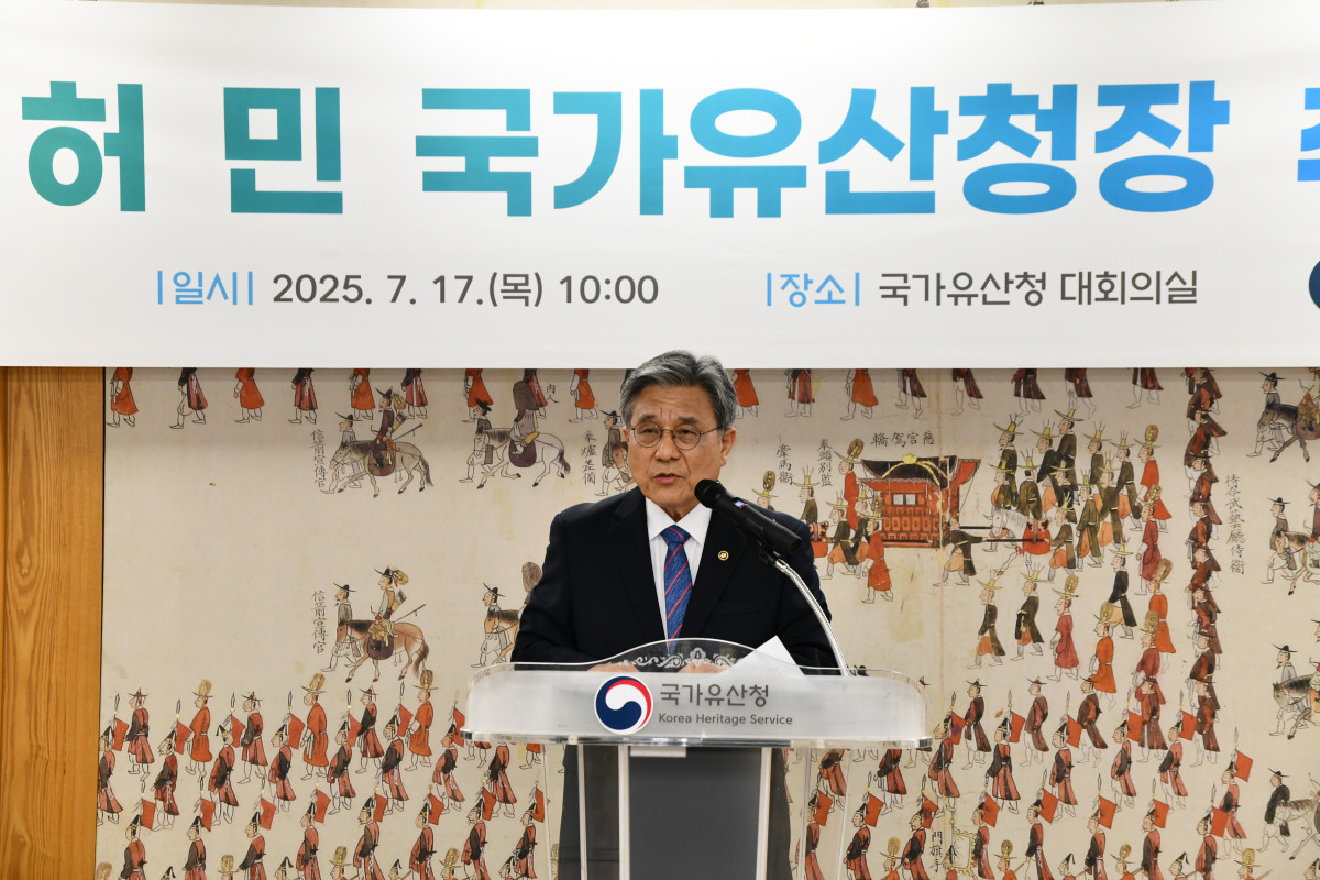 ▲17일 허민 국가유산청장이 대전 둔산동 정부대전청사에 있는 국가유산청 대회의실에서 취임식을 갖고 있는 모습. (국가유산청)