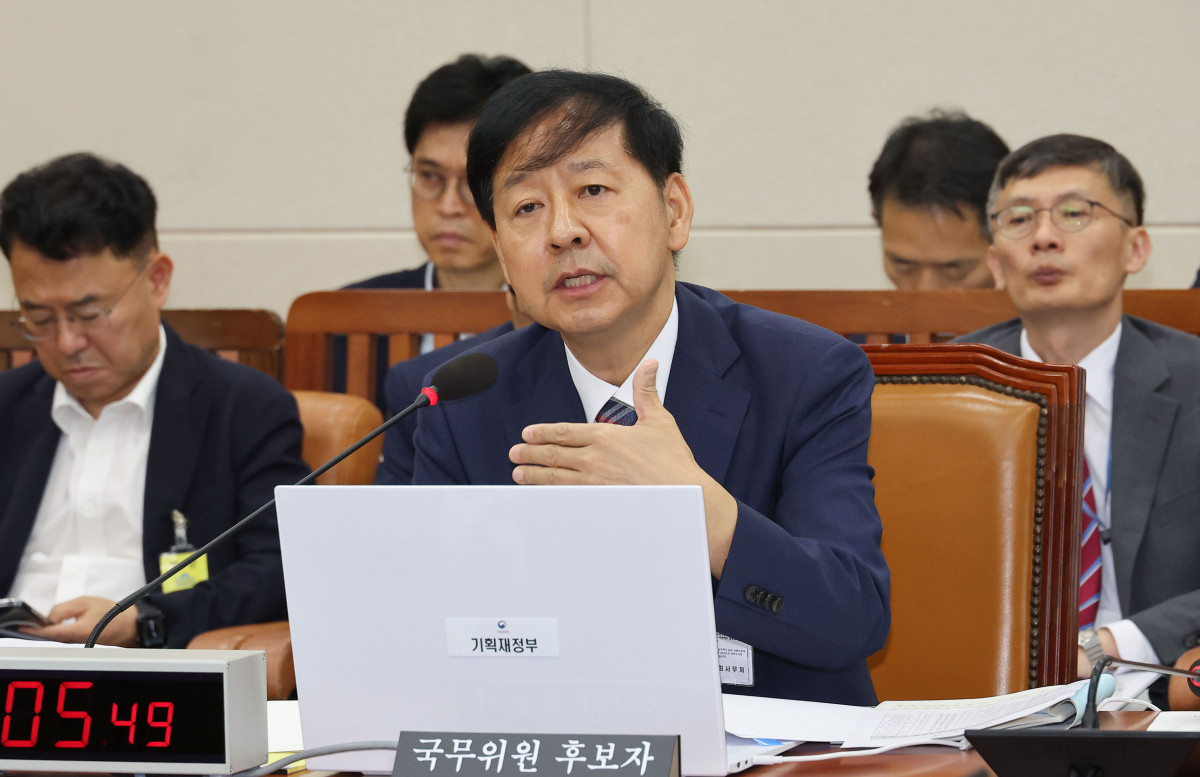 ▲<YONHAP PHOTO-3681> 구윤철 기재부 장관 후보자, 질의 답변    (서울=연합뉴스) 김주형 기자 = 구윤철 기획재정부 장관 후보자가 17일 서울 여의도 국회 기획재정위원회에서 열린 인사청문회에서 의원 질의에 답변하고 있다. 2025.7.17    kjhpress@yna.co.kr/2025-07-17 11:36:30/<저작권자 ⓒ 1980-2025 ㈜연합뉴스. 무단 전재 재배포 금지, AI 학습 및 활용 금지>