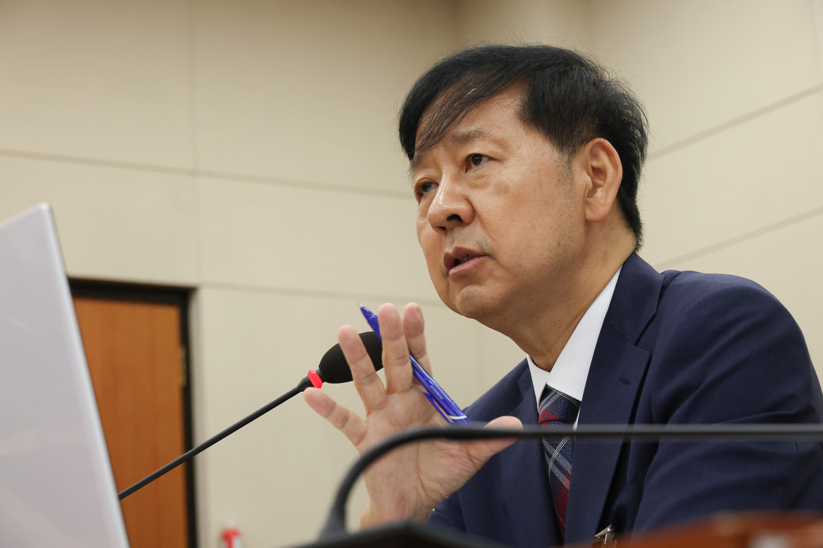 ▲<YONHAP PHOTO-4158> 답변하는 구윤철 기재부 장관 후보자    (서울=연합뉴스) 김주형 기자 = 구윤철 기획재정부 장관 후보자가 17일 국회 기획재정위원회에서 열린 인사청문회에서 의원 질의에 답변하고 있다. 2025.7.17    kjhpress@yna.co.kr/2025-07-17 13:12:01/<저작권자 ⓒ 1980-2025 ㈜연합뉴스. 무단 전재 재배포 금지, AI 학습 및 활용 금지>
