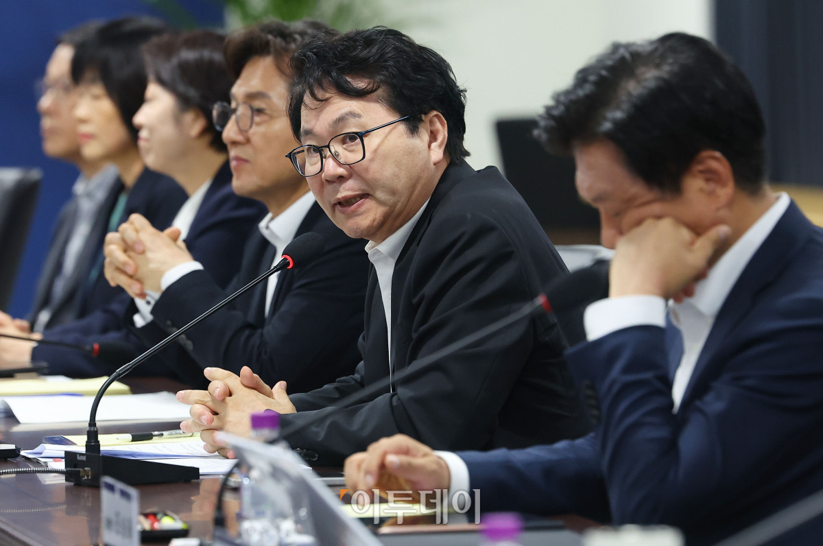 ▲이한주 국정기획위원회 위원장이 17일 서울 종로구 국정기획위원회에서 열린 우수 인재 육성, 유치 및 유출 대응 토론회에서 모두발언을 하고 있다. 조현호 기자 hyunho@