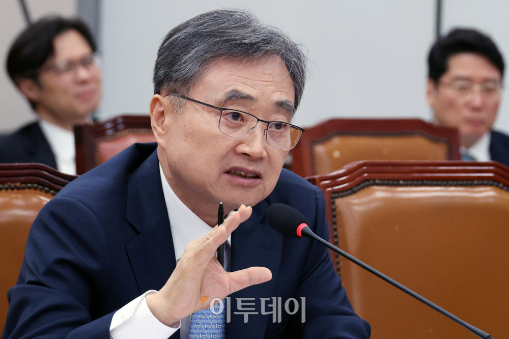 ▲조현 외교부 장관 후보자가 17일 서울 여의도 국회 외교통일위원회에서 열린 인사청문회에서 의원 질의에 답하고 있다. 고이란 기자 photoeran@