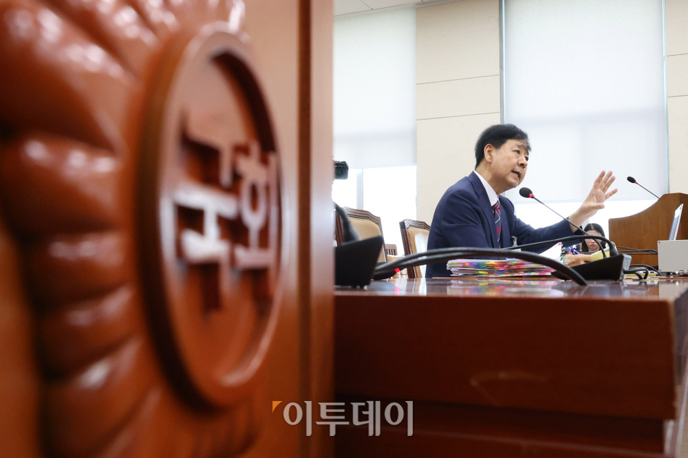 ▲구윤철 경제부총리 겸 기획재정부 장관이 17일 서울 여의도 국회 기획재정위원회 전체회의에서 열린 인사청문회에서 의원 질의에 답하고 있다. 고이란 기자 photoeran@