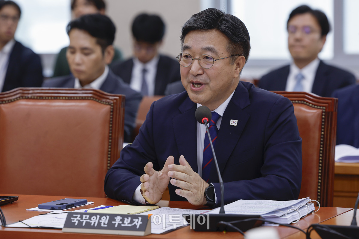 ▲윤호중 행정안전부 장관 후보자가 18일 서울 여의도 국회 행정안전위원회에서 열린 인사청문회에서 의원 질의에 답변하고 있다. 조현호 기자 hyunho@