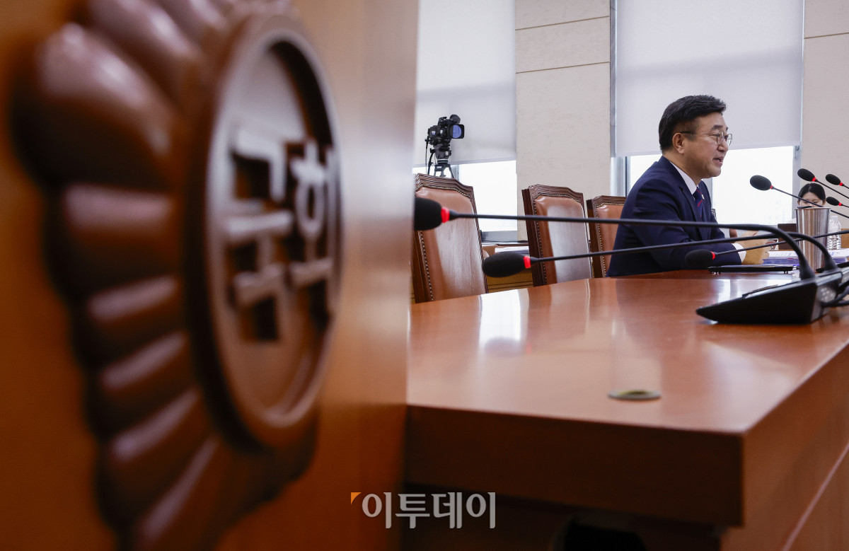 ▲윤호중 행정안전부 장관 후보자가 18일 서울 여의도 국회 행정안전위원회에서 열린 인사청문회에서 의원 질의에 답변하고 있다. 조현호 기자 hyunho@