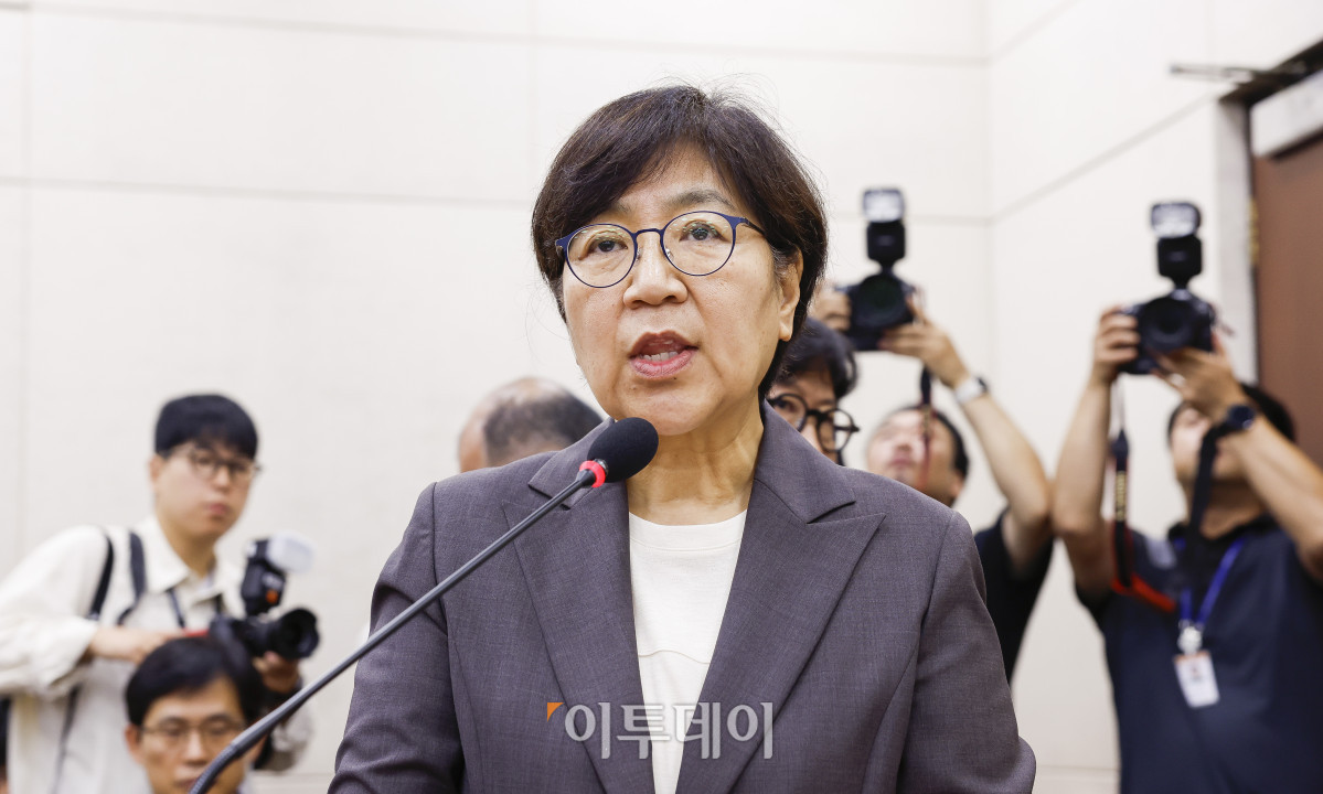 ▲정은경 보건복지부 장관 후보자가 18일 서울 여의도 국회 보건복지위원회에서 열린 인사청문회에서 모두발언을 하고 있다. 조현호 기자 hyunho@