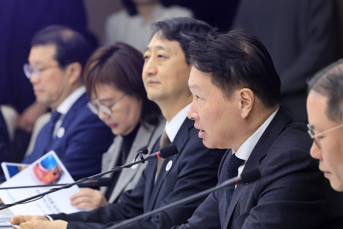 ▲2025 아시아태평양경제협력체(APEC) CEO 서밋 의장인 최태원 대한상공회의소 회장이 23일 오전 서울 중구 대한상의 EC룸에서 열린 2025 APEC CEO 서밋 추진위원회 출범식에 참석해 발언하고 있다. (연합뉴스)