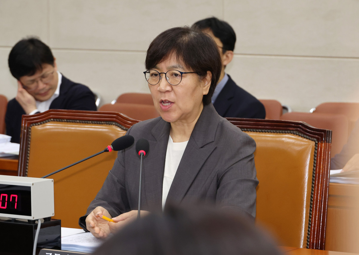 ▲<YONHAP PHOTO-3006> 의원 질의에 답변하는 정은경 복지부 장관 후보자    (서울=연합뉴스) 김주형 기자 = 정은경 보건복지부 장관 후보자가 18일 국회 보건복지위원회에서 열린 인사청문회에서 의원 질의에 답변하고 있다. 2025.7.18    kjhpress@yna.co.kr/2025-07-18 13:55:34/<저작권자 ⓒ 1980-2025 ㈜연합뉴스. 무단 전재 재배포 금지, AI 학습 및 활용 금지>