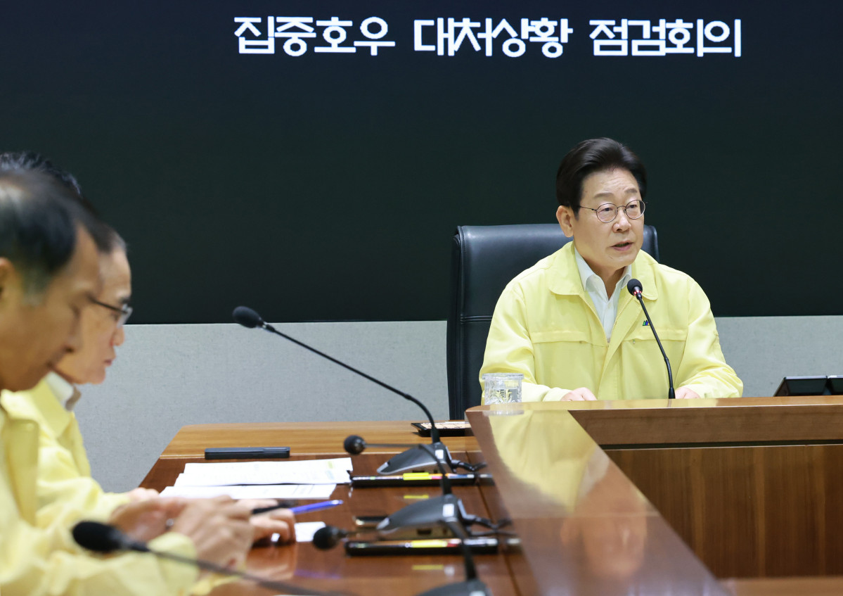 ▲이재명 대통령이 18일 정부서울청사 중앙재난안전상황실 서울상황센터에서 열린 집중호우 대처상황 점검회의에서 발언하고 있다. (연합뉴스)