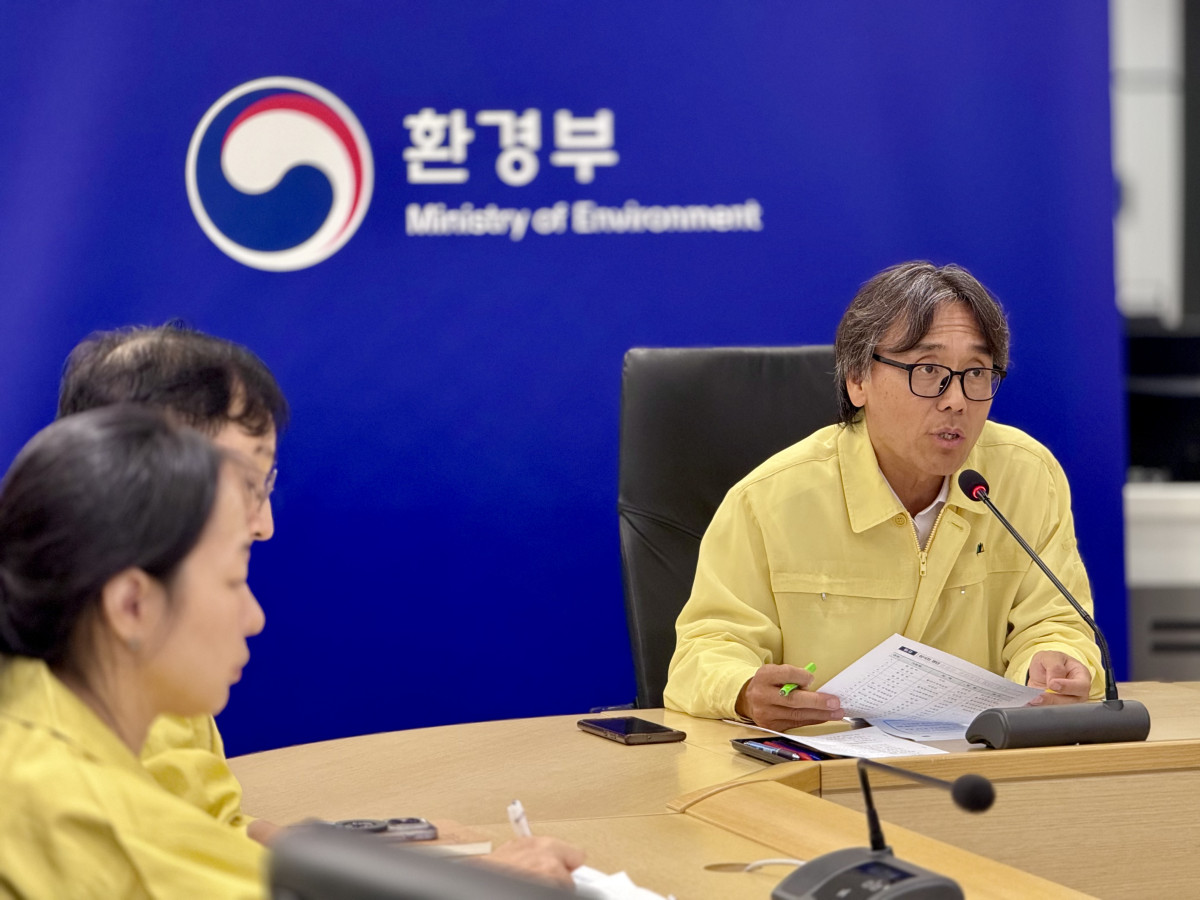 ▲금한승 환경부 차관이 18일 오후 한강홍수통제소에서 홍수대응을 위한 긴급상황점검회의를 주재하고 있다. (환경부)