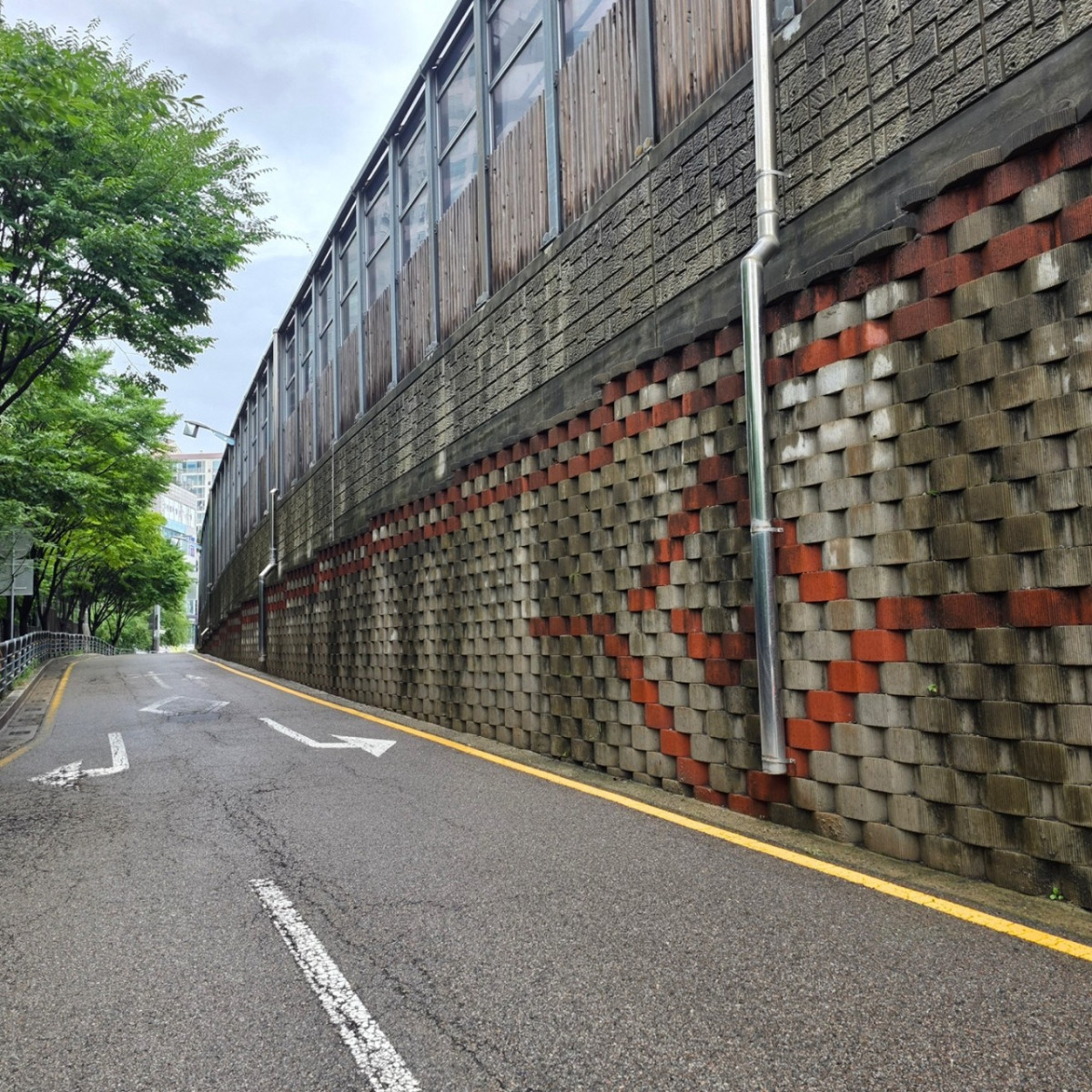 ▲ 용인특례시는 21일부터 시민 안전을 위해 도로옹벽 안전점검을 실시한다. (용인특례시)