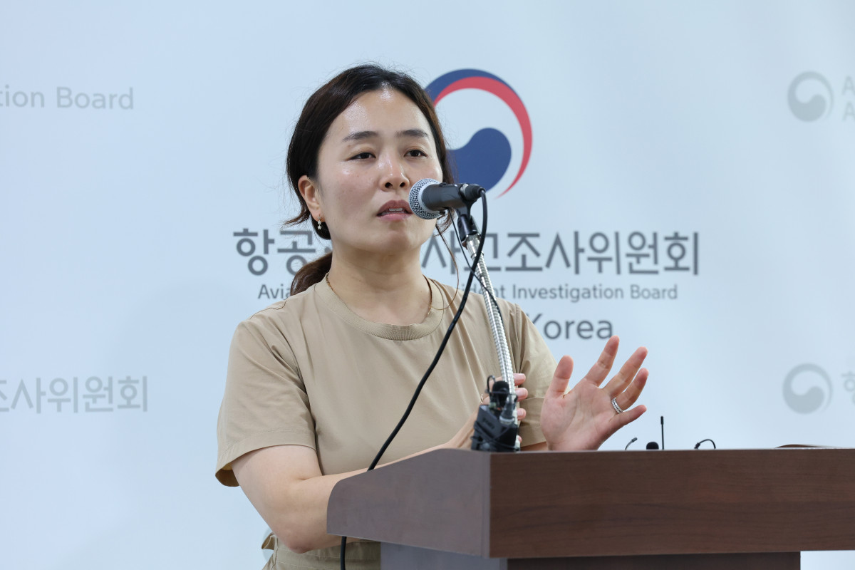 ▲19일 무안국제공항 관리동 3층에서 열릴 예정이었던 12·29 제주항공 여객기 참사 엔진 정밀조사 결과 브리핑이 취소된 후 김유진 유가족 대표가 입장을 밝히고 있다. 2025.7.19 (연합뉴스)