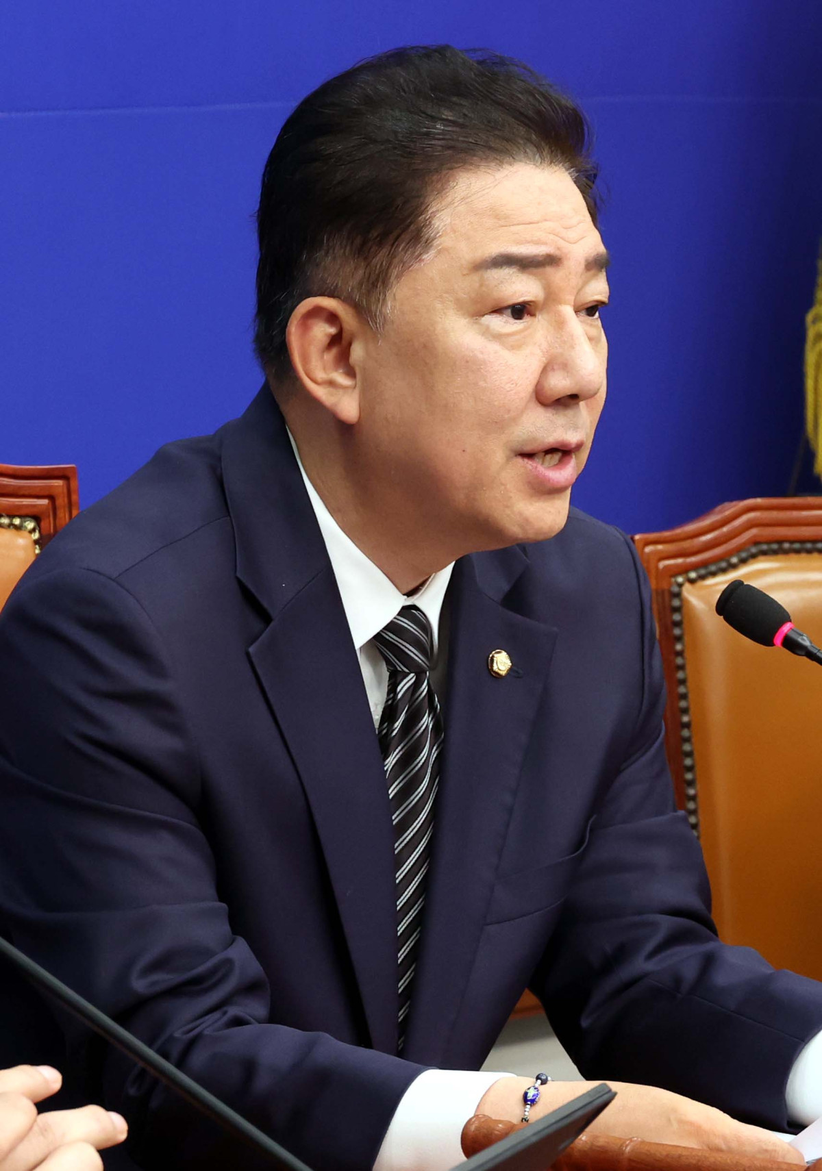 ▲김병기 더불어민주당 당대표 직무대행 겸 원내대표가 18일 오전 서울 여의도 국회에서 열린 최고위원회의에서 발언을 하고 있다. (사진=뉴시스)