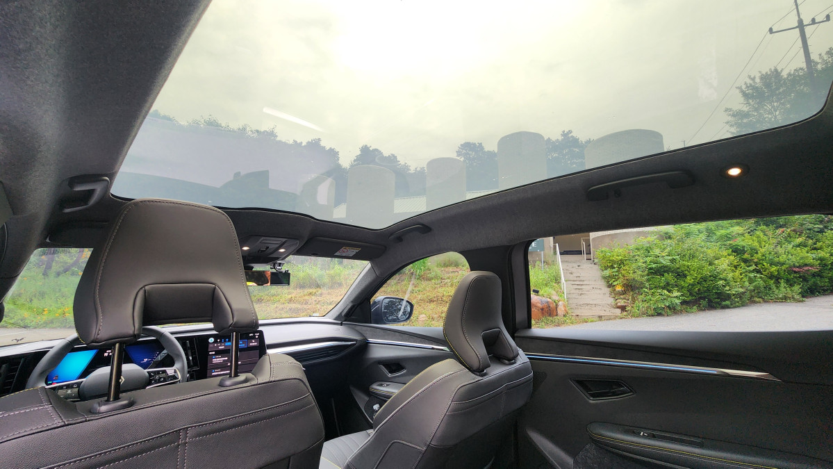 ▲세닉 내부 솔라베이 파노라믹 선루프를 적용한 모습. 김채빈 기자 chaebi@