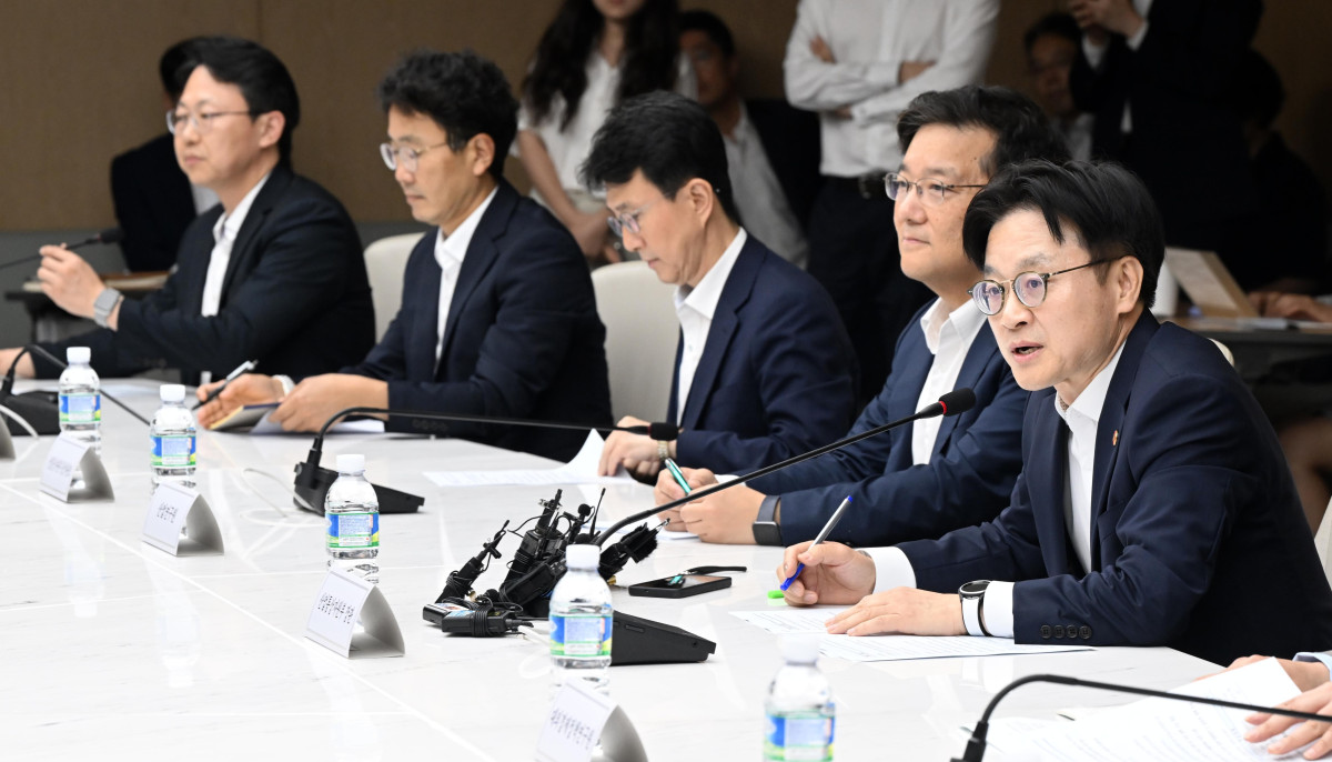 ▲김정관 산업통상자원부 장관이 21일 서울 중구 대한상공회의소에서 열린 ‘대미 통상 긴급점검회의’에서 모두발언을 하고 있다. 신태현 기자 holjjak@