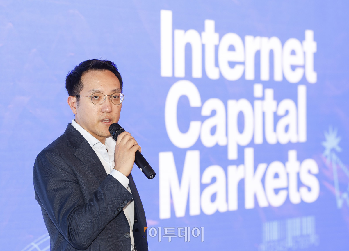 ▲루 윈(Lu Yin) 솔라나 재단 APAC 사업총괄이 21일 서울 강남구 해시드라운지에서 열린 솔라나 미디어데이에서 'Internet Capital Markets'를 주제로 발표를 하고 있다. 조현호 기자 hyunho@