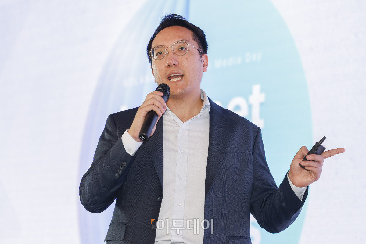 ▲루 윈(Lu Yin) 솔라나 재단 APAC 사업총괄이 21일 서울 강남구 해시드라운지에서 열린 솔라나 미디어데이에서 'Internet Capital Markets'를 주제로 발표를 하고 있다. 조현호 기자 hyunho@