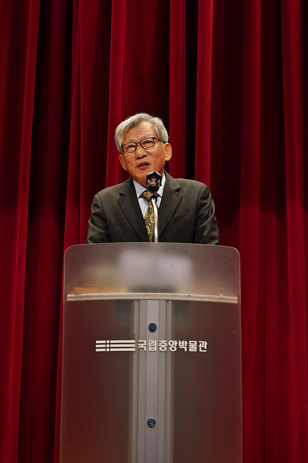 ▲유홍준 국립중앙박물관장이 21일 오후 서울 용산구 국립중앙박물관에서 열린 취임식에서 인사를 하고 있다. (연합뉴스)