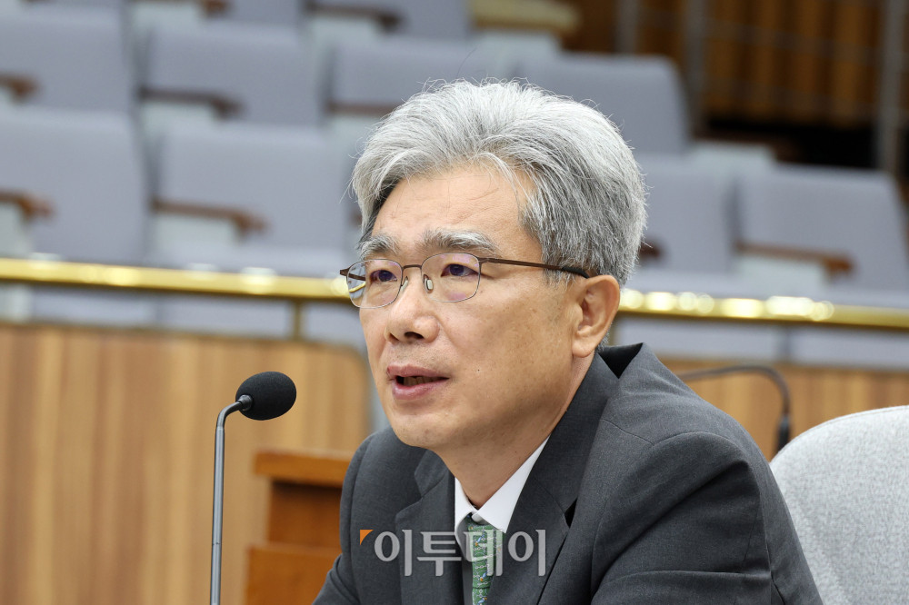 ▲김상환 헌법재판소장 후보자가 21일 서울 여의도 국회에서 열린 인사청문회에서 의원 질의에 답하고 있다. 고이란 기자 photoeran@