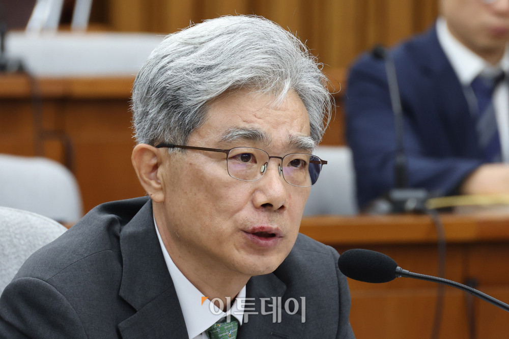 ▲김상환 헌법재판소장 후보자가 21일 서울 여의도 국회에서 열린 인사청문회에서 의원 질의에 답하고 있다. 고이란 기자 photoeran@