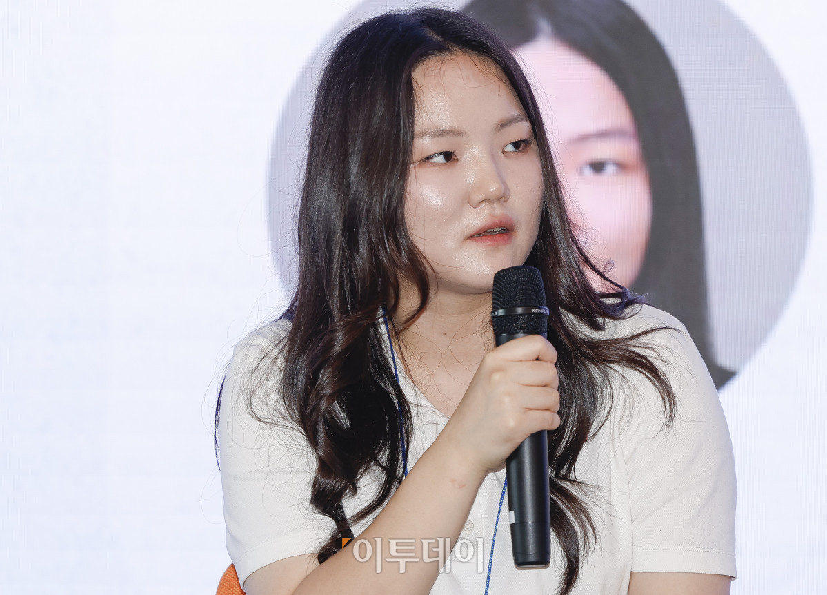 ▲모더레이터인 김채린 솔라나 재단 매니저가 21일 서울 강남구 해시드라운지에서 열린 솔라나 미디어데이에서 패널토론을 진행하고 있다. 조현호 기자 hyunho@