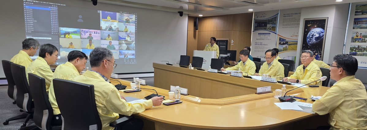 ▲김인중 한국농어촌공사 사장이 20일  ‘호우 피해 현황 및 복구계획 점검 회의’를 주재하고 있다. (사진제공=한국농어촌공사)