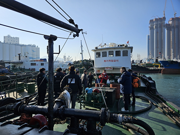 ▲해상면세유 불법 거래 적발 현장 모습 (사진제공=부산 동부경찰서)