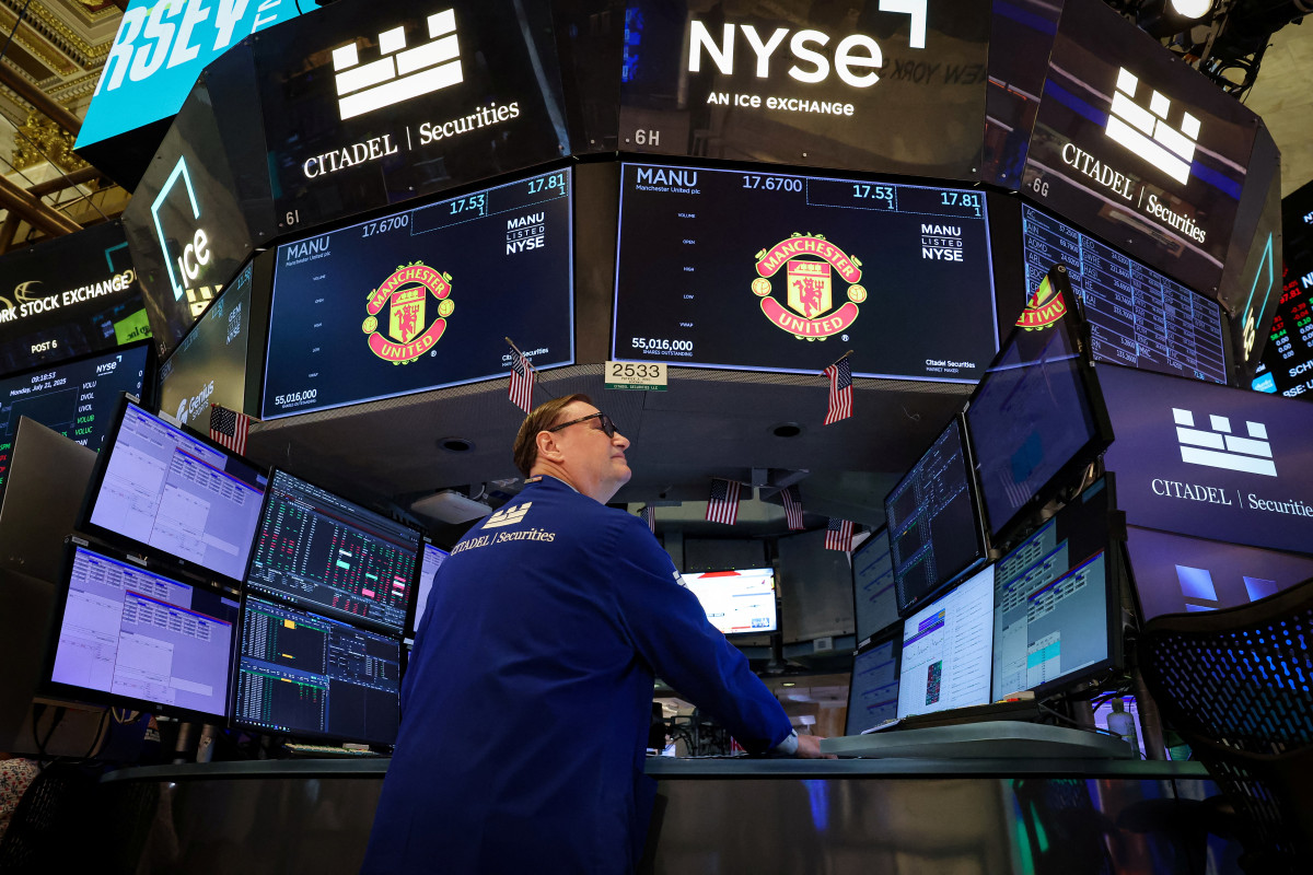 ▲미국 뉴욕증권거래소(NYSE)에서 트레이더가 근무하고 있다.   (뉴욕/로이터연합뉴스)