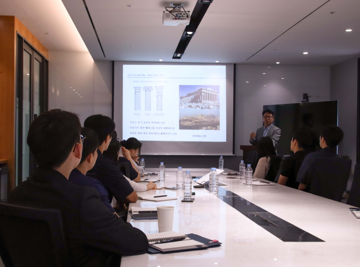 ▲조용민 마스턴투자운용 해외부문 대표가 서울 본사에서 사내 특강을 진행하고 있다. (사진=마스턴투자운용)