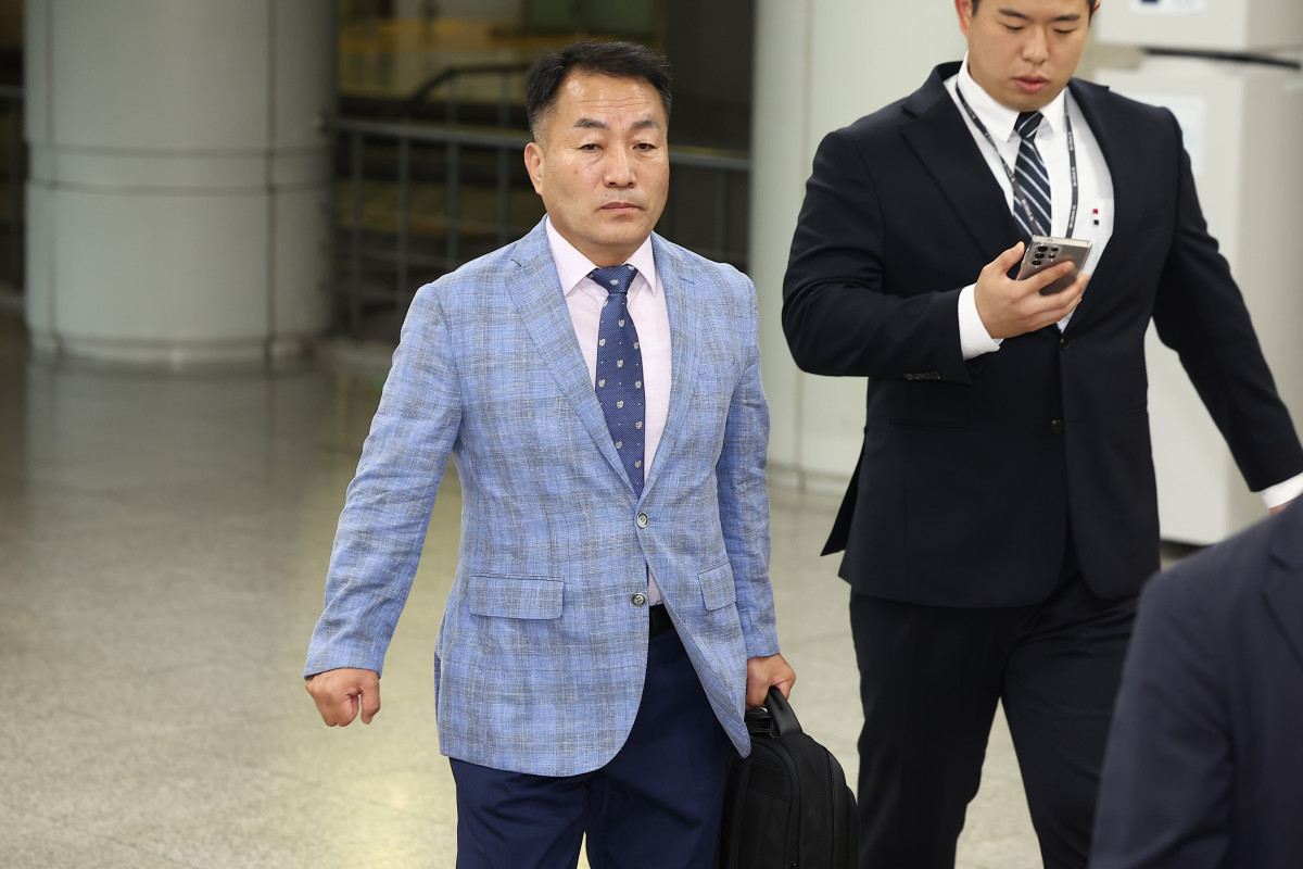 ▲국회 증언·감정 등에 관한 법률 위반 등 혐의를 받는 김계환 전 해병대사령관이 구속 전 피의자 심문(영장실질심사)을 위해 22일 서울 서초구 서울중앙지방법원으로 향하고 있다. (연합뉴스)