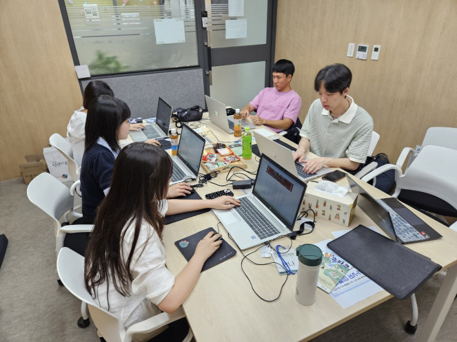 ▲서울 구로구 여름방학 청년행정체험사업에 참여해 근무 중인 취업준비생 모습. (사진=정용욱 기자 dragon@)