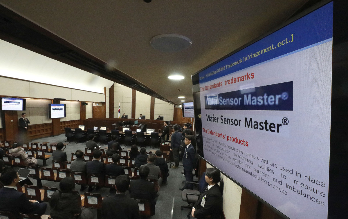 ▲2020년 1월 17일 오후 서울 서초구 서울중앙지법에서 민사63-1부(박원규 부장판사)가 미국계 기업이 국내 중소기업을 상대로 제기한 상표권 침해에 관한 손해배상 청구 소송 선고를 하고 있다. (뉴시스)