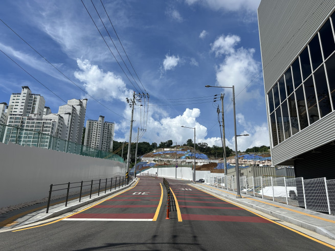 ▲'철산역 자이' 건설현장. 도로를 기준으로 오른쪽이 1단지, 왼쪽이 2단지다. (천상우 1000tkddn@)