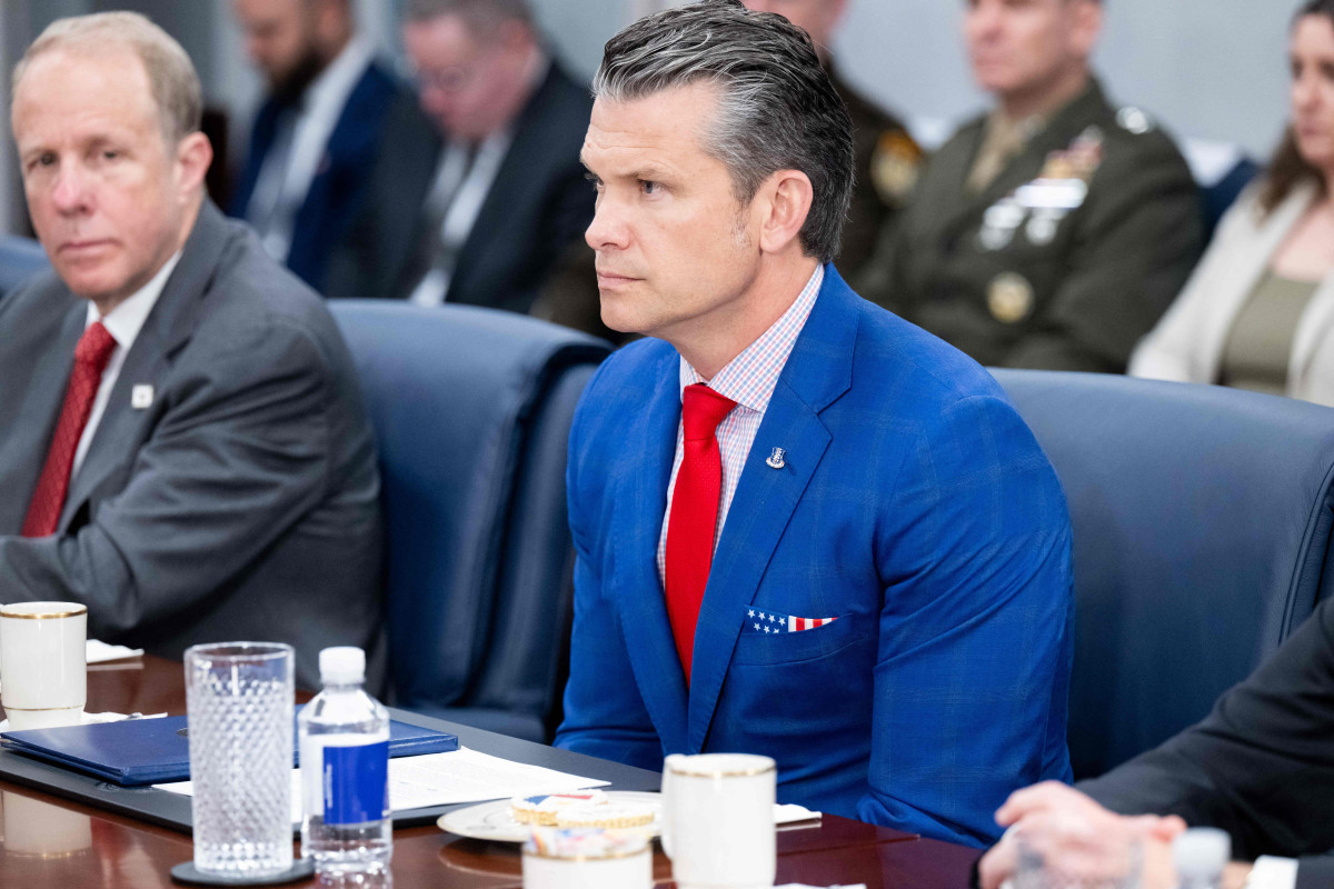 ▲21일(현지시간) 피트 헤그세스 미국 국방부 장관이 워싱턴 D.C. 펜타곤 청사에서 페르디난드 마르코스 주니어 필리핀 대통령과의 회담에 참석하고 있다. (워싱턴D.C./AFP연합뉴스)