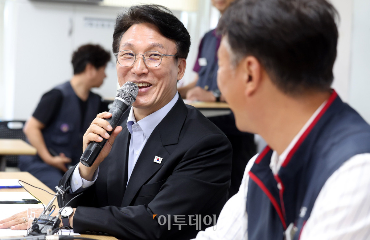 ▲김민석 국무총리가 22일 서울 중구 전국민주노동조합총연맹에서 열린 간담회에서 모두발언을 하고 있다. 청사사진기자단