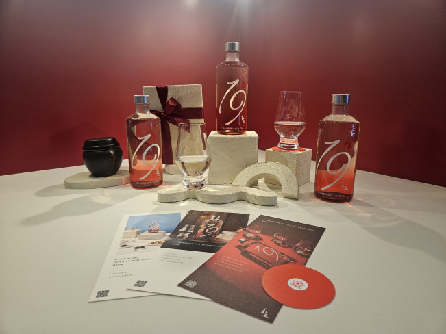 ▲화요19金 시음 행사에 구비된 화요19金 제품 (사진=정영인 기자 oin@)