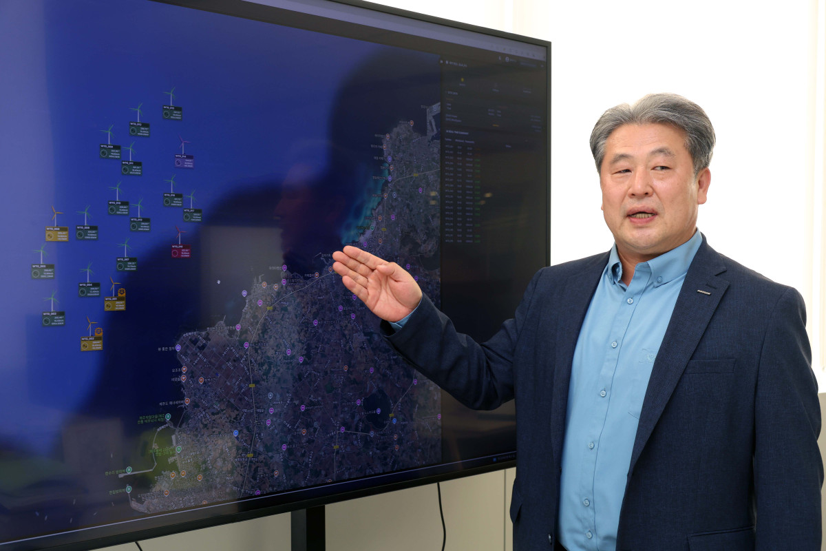 ▲한명훈 두산에너빌리티 풍력담당 상무가 10일 경기 성남시 분당두산타워에서 이투데이와 인터뷰에 응하며 제주 해상풍력단지에 대해 설명하고 있다. 신태현 기자 holjjak@