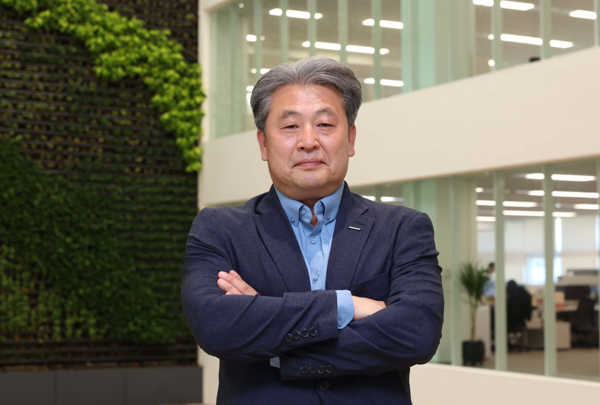 ▲한명훈 두산에너빌리티 풍력담당 상무가 10일 경기 성남시 분당두산타워에서 이투데이와 인터뷰에 앞서 포즈를 취하고 있다. 신태현 기자 holjjak@