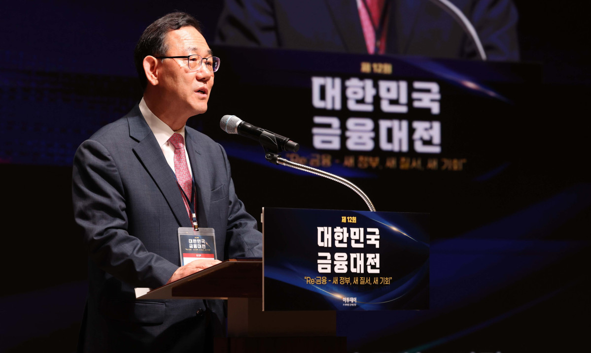 ▲주호영 국회부의장이 23일 서울 중구 대한상공회의소에서 열린 ‘제12회 대한민국 금융대전’에서 축사를 하고 있다. 이투데이가 ‘Re:금융 – 새정부, 새질서, 새기회’를 주제로 마련한 이번 행사는 디지털 전환, ESG 확산, 자산시장의 구조적 변화라는 큰 흐름 속에서 새 정부의 금융정책 방향을 공유하고, 이에 대한 금융회사들의 대응 전략을 다각도로 분석하는 자리다. 신태현 기자 holjjak@