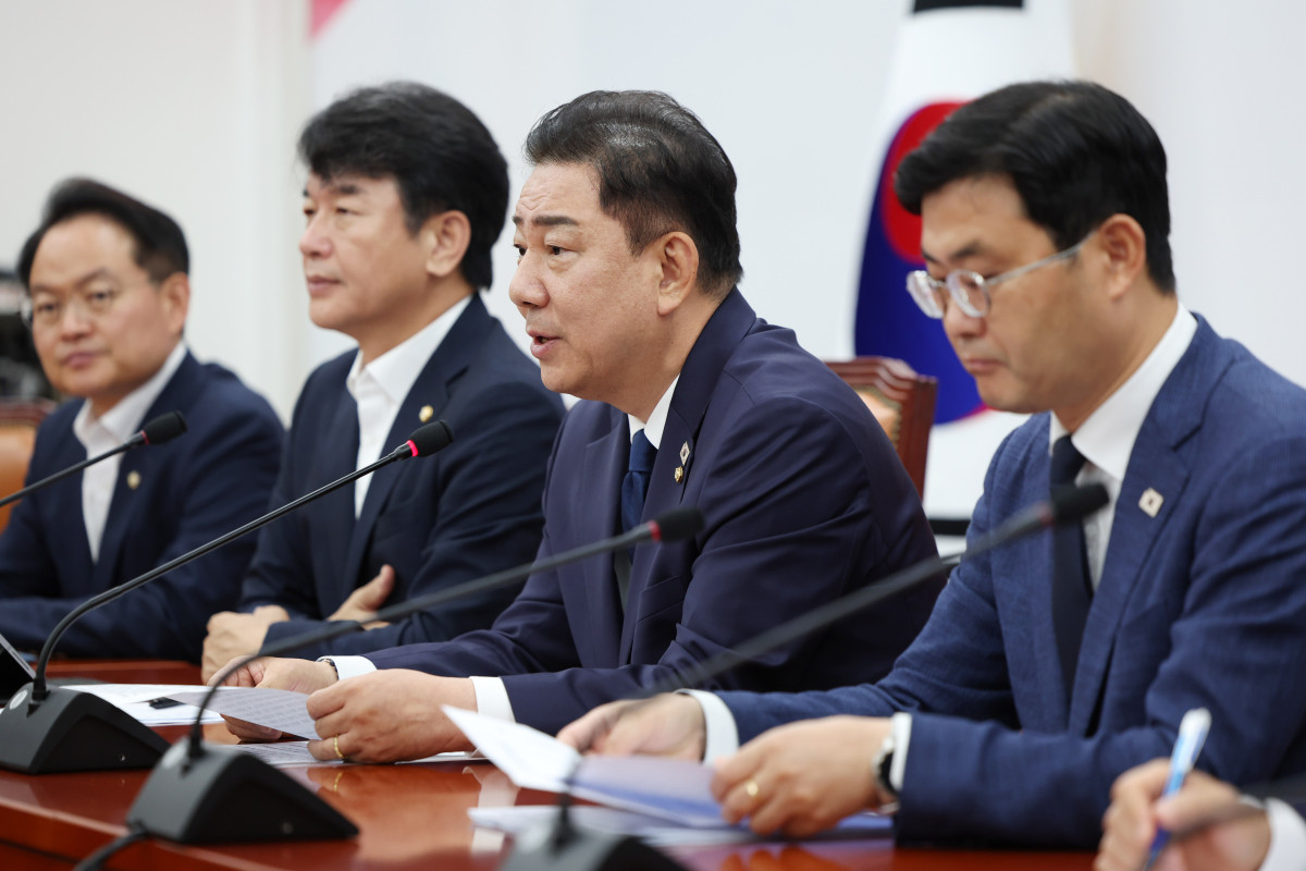 ▲김병기 더불어민주당 대표 직무대행 겸 원내대표가 22일 오전 서울 여의도 국회에서 열린 원내대책회의에서 발언하고 있다. (사진=뉴시스)